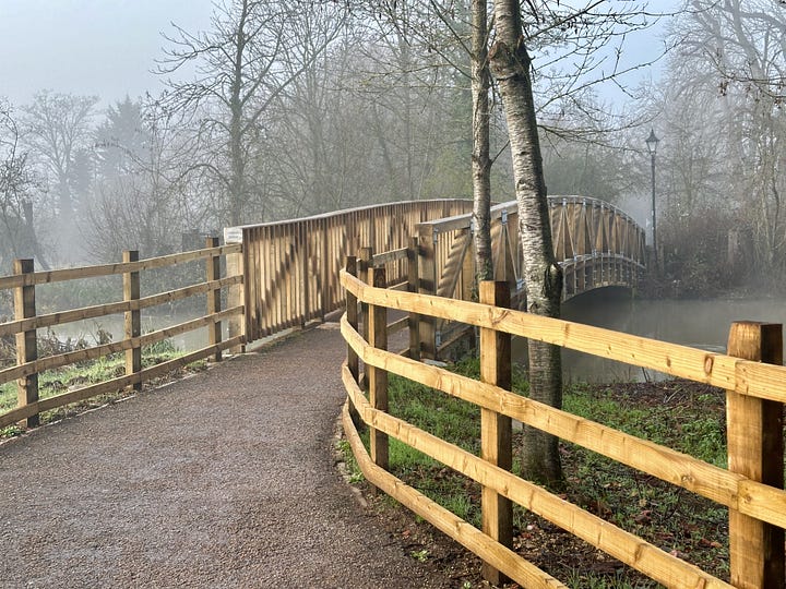 Scenes of winter frost and chilly, misty air along Oxford cycle paths.