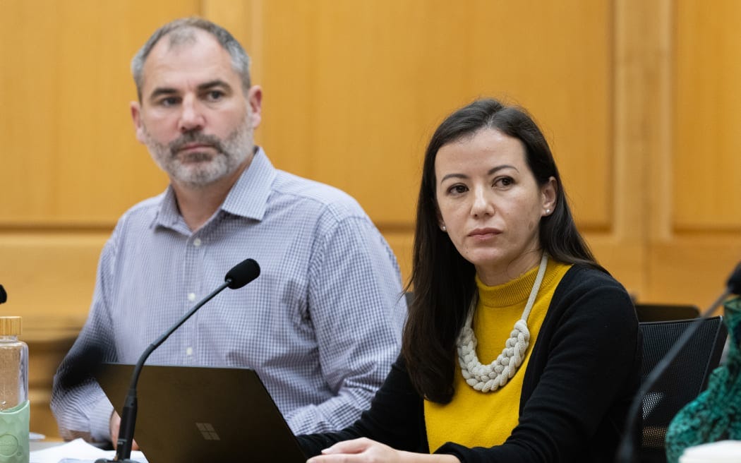 MPs Gen Bennett (Labour) and Lan Pham (Green).