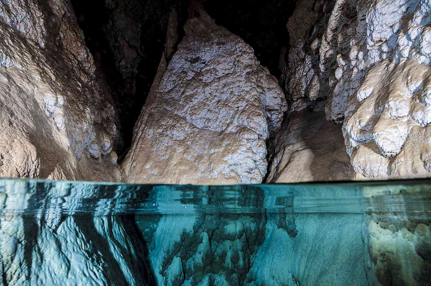 What Is Fossil Water? Geology and Renewability