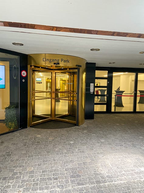 Lower entrance to the conference center where the World Economic Forum takes place, selfie in front of said entrance, entrance to Hallenbad