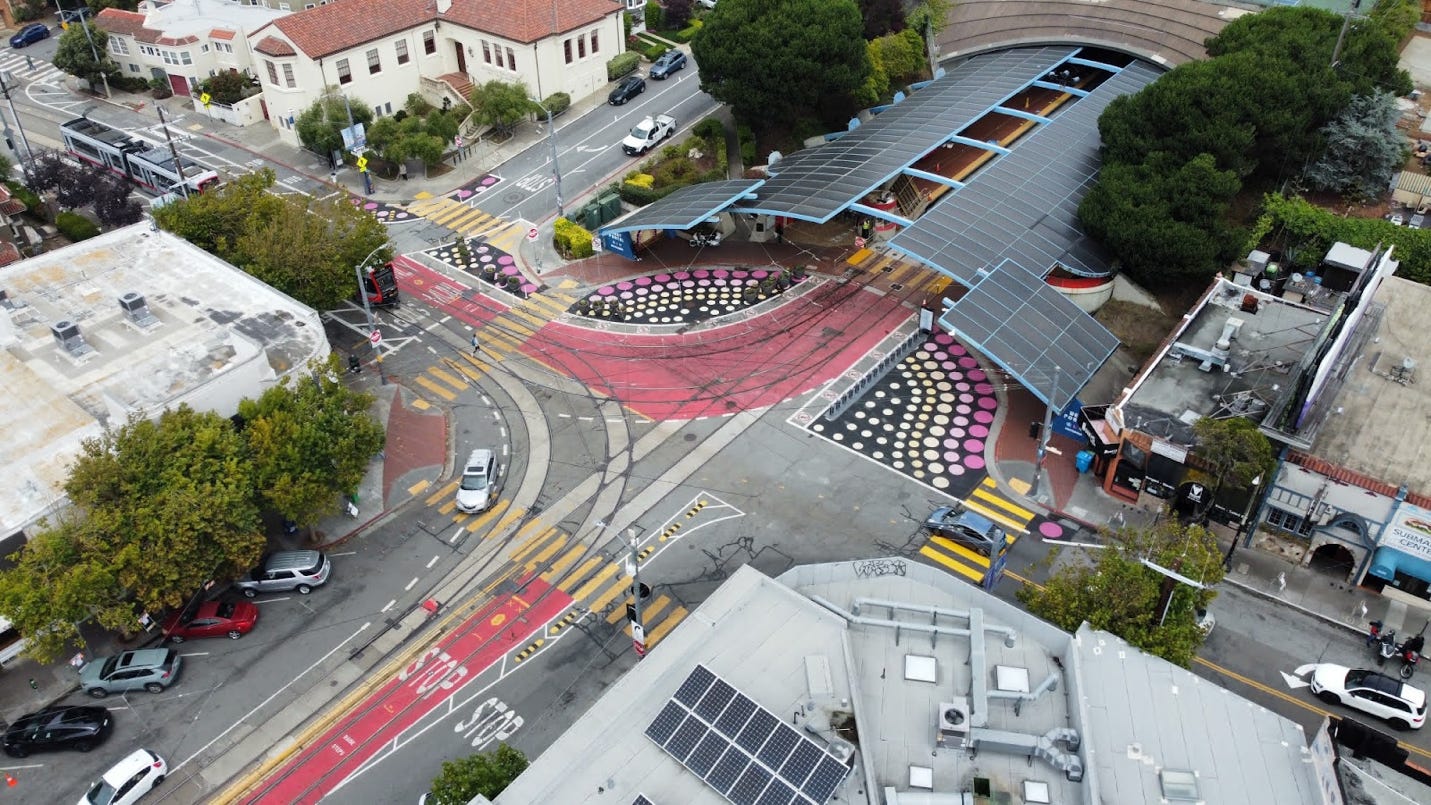 A street with cars and buildings

AI-generated content may be incorrect.