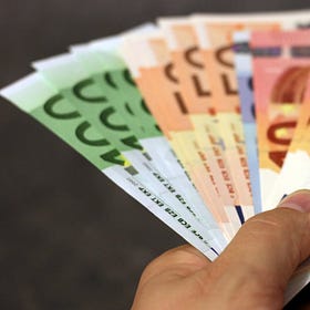 A készpénz betiltására készül a francia igazságügyi miniszter