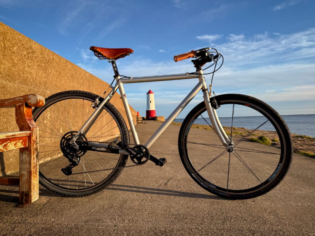 A photo of my new (old) bike with a lighthouse behind it