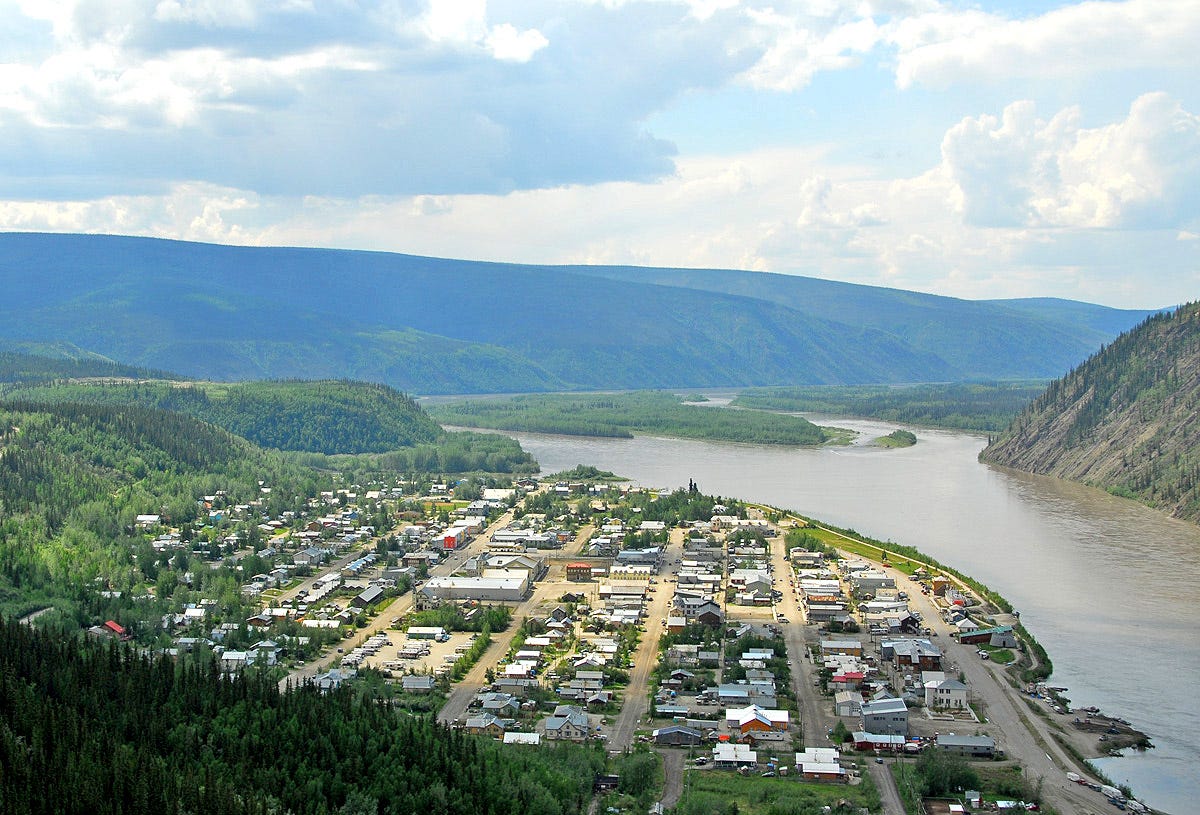https://upload.wikimedia.org/wikipedia/commons/c/c6/Dawson_Yukon_June_07.jpg https://upload.wikimedia.org/wikipedia/commons/c/c6/Dawson_Yukon_June_07.jpg