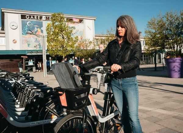 Qu’est-ce qui prend 7 mois en suivant 5 étapes et ravit les élus en charge des mobilités comme leurs concitoyens ?
