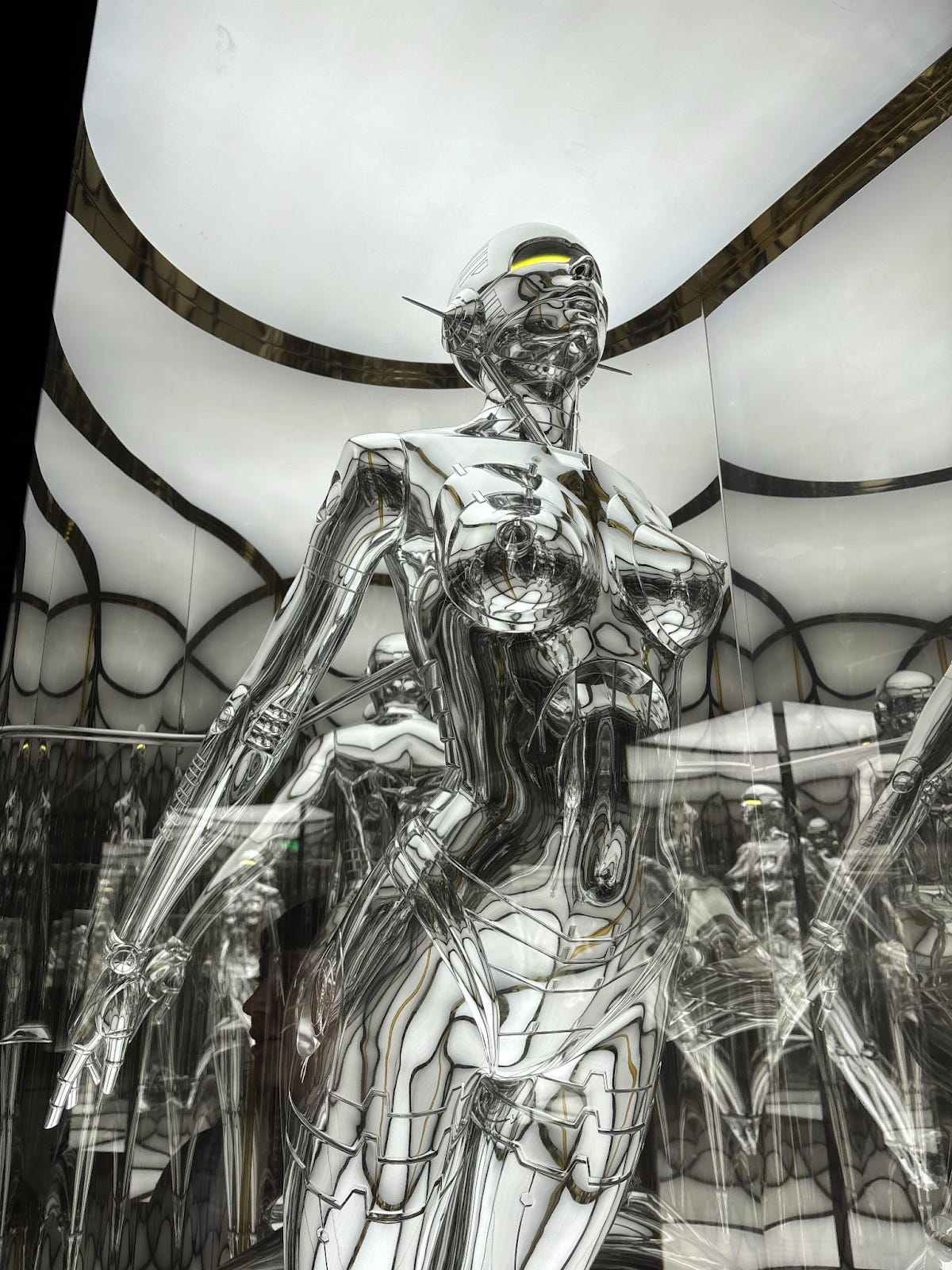 A statue of a person

AI-generated content may be incorrect.