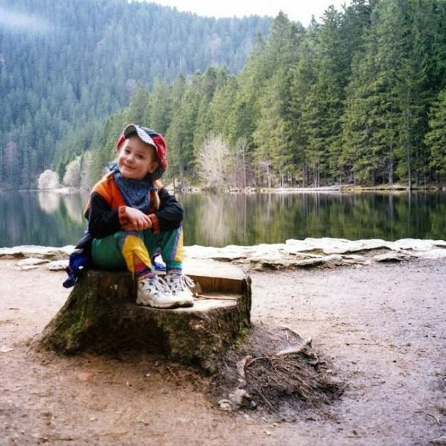 girl vs globe by Sabina Trojanova