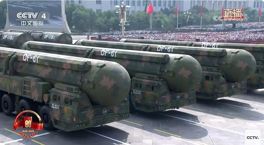 “东风-61”洲际弹道导弹首次亮相阅兵式,是继现役“东风-41”之后中共最先进的洲际弹道导弹。(央视截图) “东风-61”洲际弹道导弹首次亮相阅兵式,是继现役“东风-41”之后中共最先进的洲际弹道导弹。(央视截图)