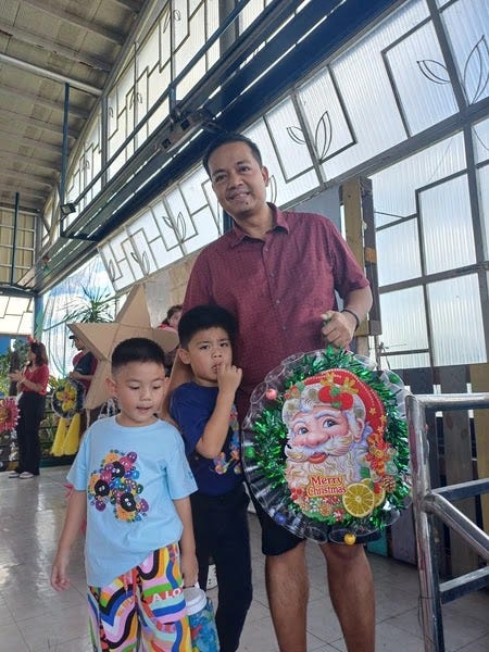 Christmas Party Season parol-making contest