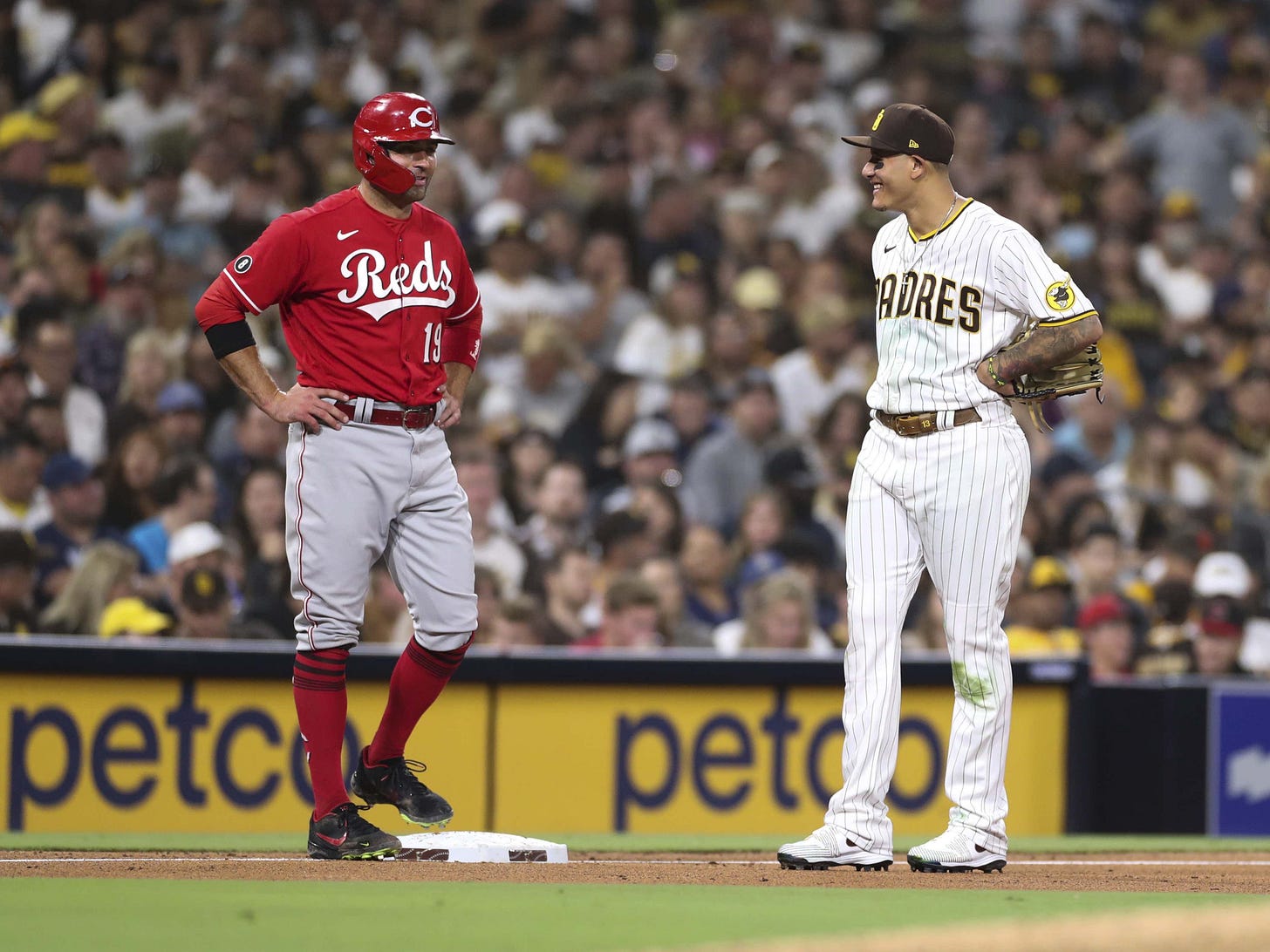 Barstool Sports on Twitter: "Joey Votto Stole Third Because Manny Machado  Too Busy Was Doing The Wave With The Crowd https://t.co/mv7pLksSPD  https://t.co/EibUIooFyW" / Twitter