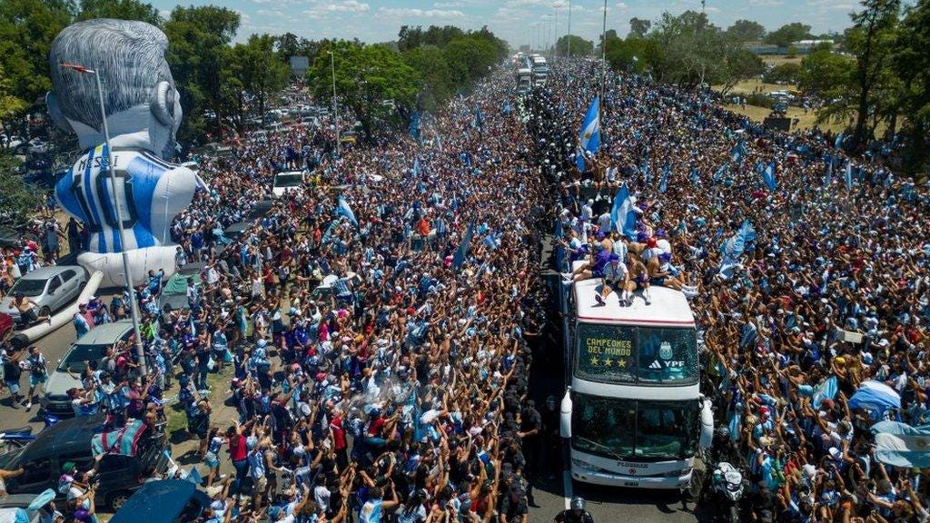 World Cup 2022: How Argentina's chaotic celebrations unfolded - BBC Sport World Cup 2022: How Argentina's chaotic celebrations unfolded - BBC Sport