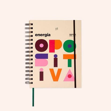 Artículos de diseño y útiles como mochilas, agentas, camisetas, juegos, marcos y calendarios a la venta en Gnomo