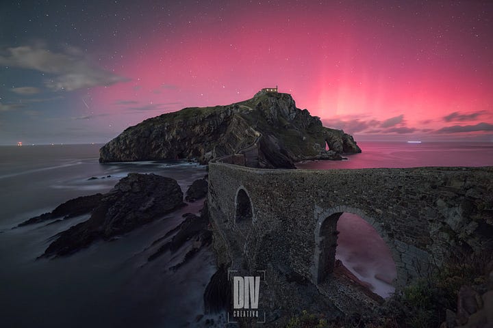 auroras sobre san juan de gaztelugatxe