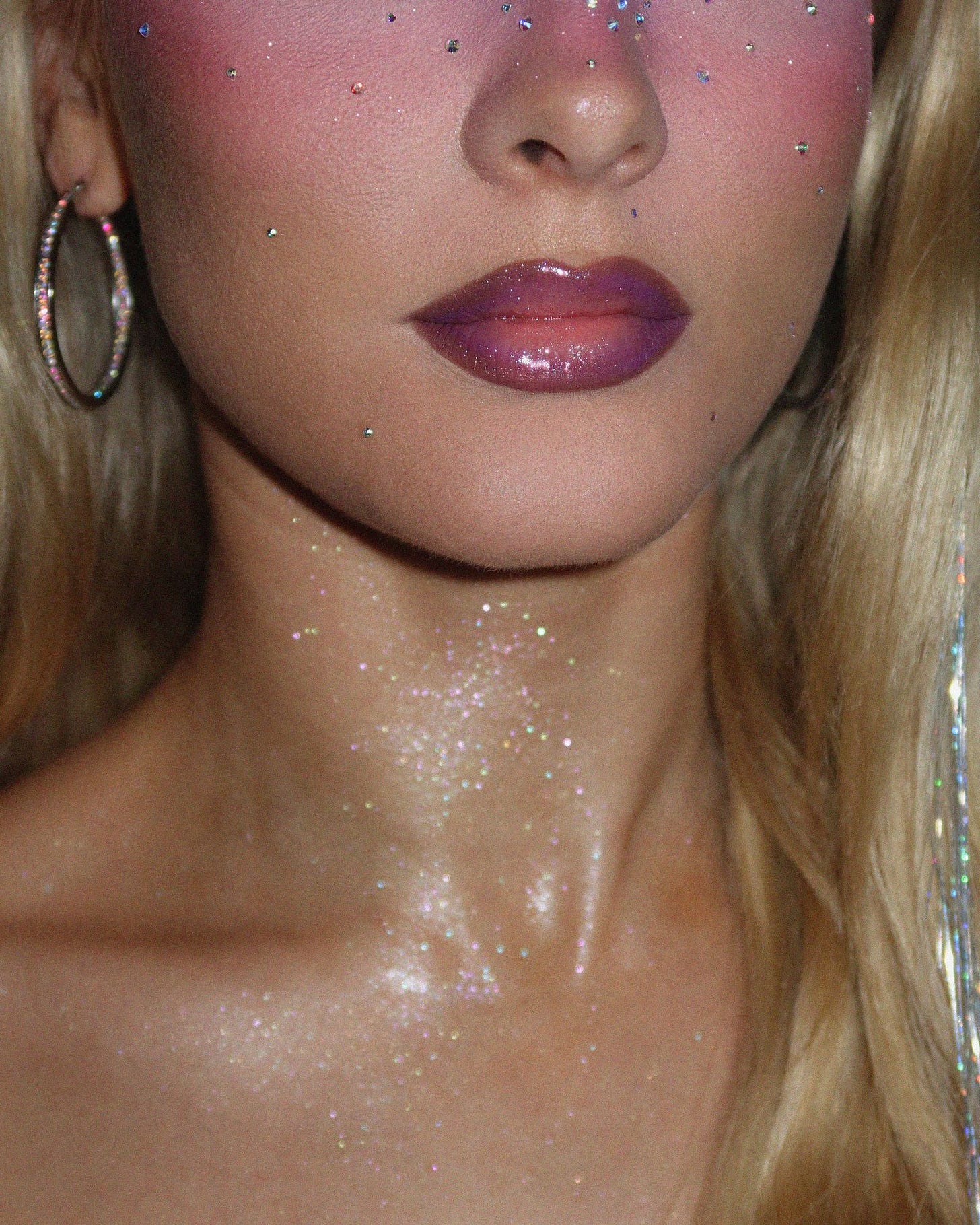 A closeup of Zara Larsson's lip gloss and body glitter.