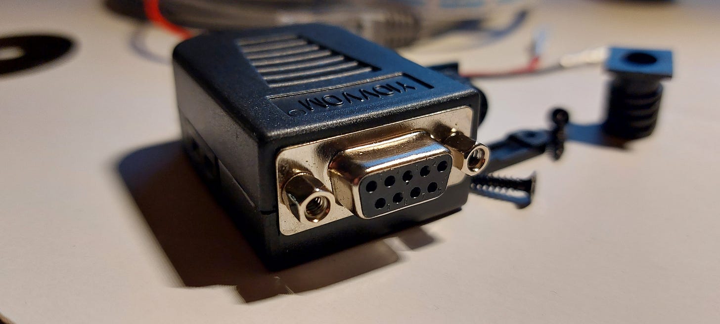 Foto de un conector DB9.