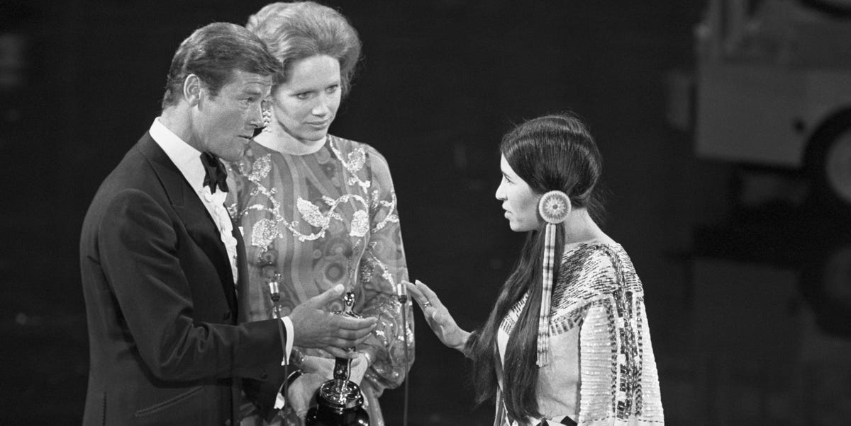 https://hips.hearstapps.com/hmg-prod/images/sacheen-littlefeather-oscar-india-marlon-brando-1660728042.jpg?crop=1.00xw:0.749xh;0,0.0633xh&resize=1200:* https://hips.hearstapps.com/hmg-prod/images/sacheen-littlefeather-oscar-india-marlon-brando-1660728042.jpg?crop=1.00xw:0.749xh;0,0.0633xh&resize=1200:*