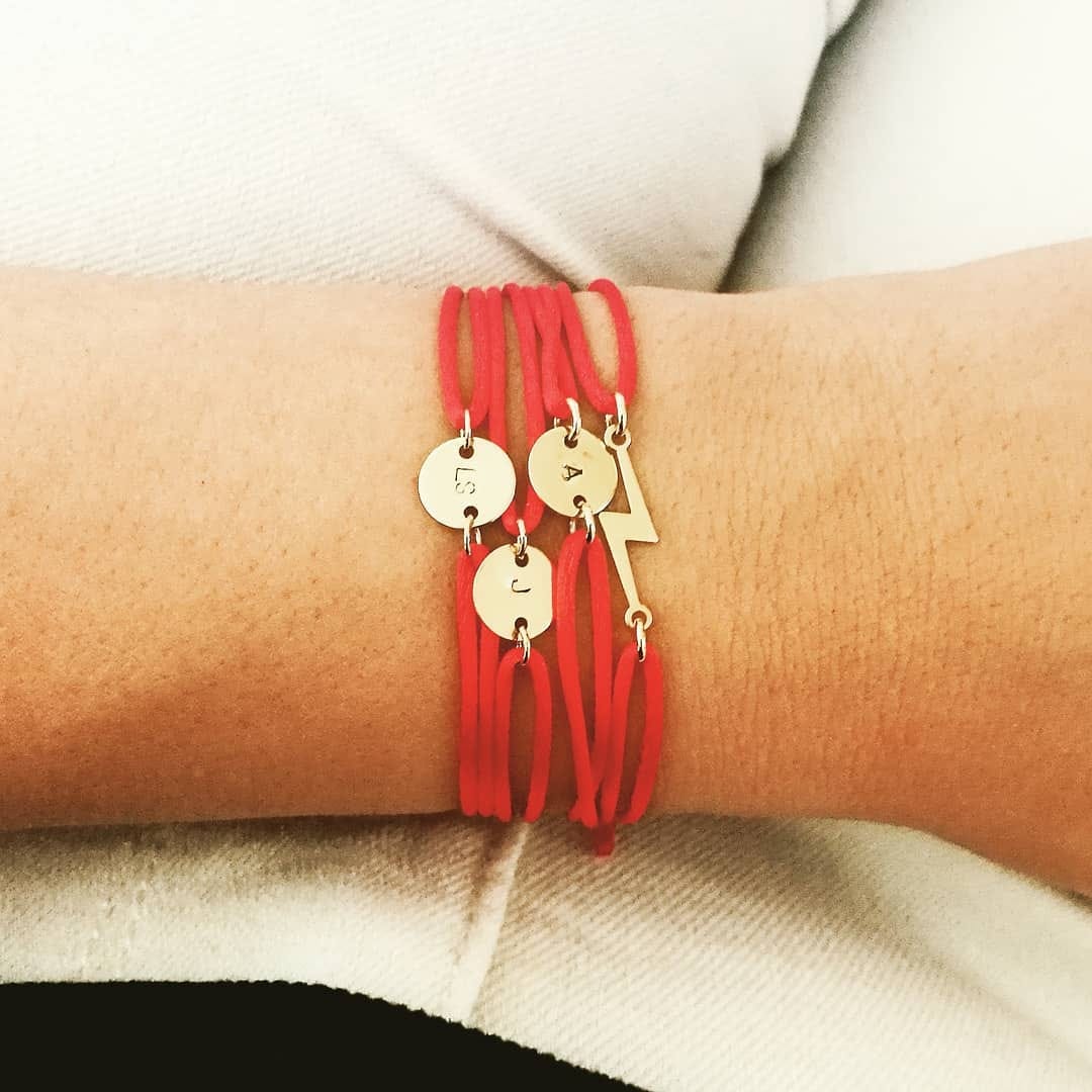 gepersonaliseerde armband initialen rood koord betekenis sieraden dagelijks dragen gepersonaliseerde armband initialen rood koord betekenis sieraden dagelijks dragen