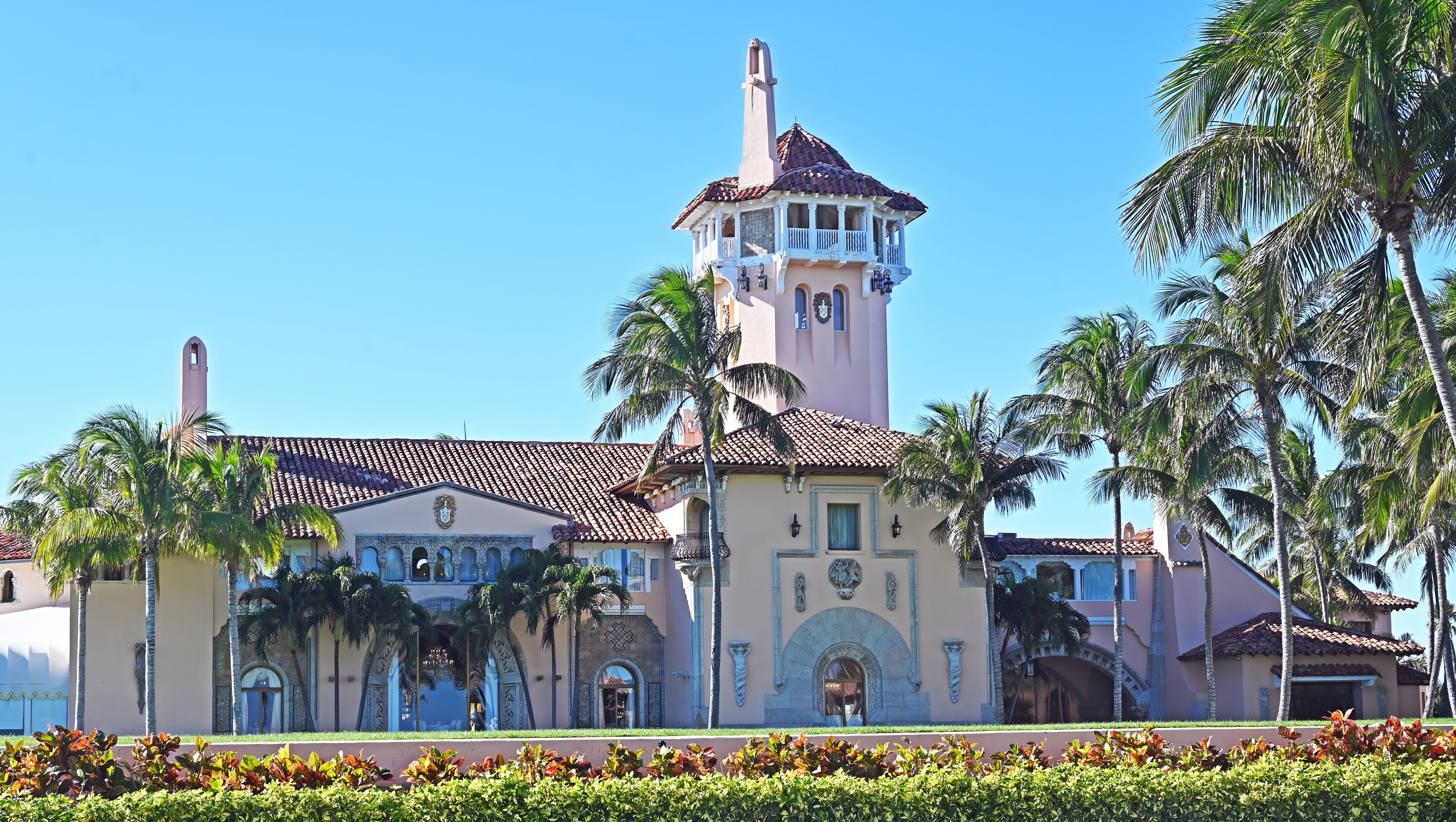 Trump-backing billionaires are trying to buy a prosecutor in Palm Beach