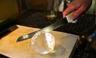 G&G - CUtting the single ice cube G&G - CUtting the single ice cube