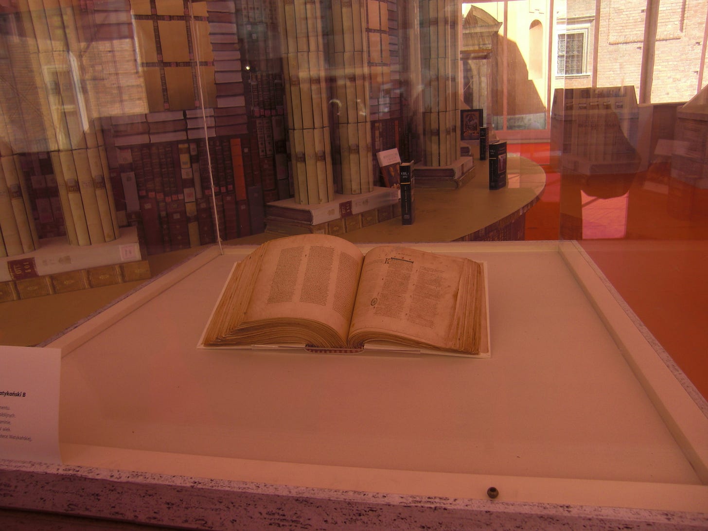 File:Codex Vaticanus, XXI Targi Wydawców Katolickich 2015-05-03 0001.JPG -  Wikimedia Commons
