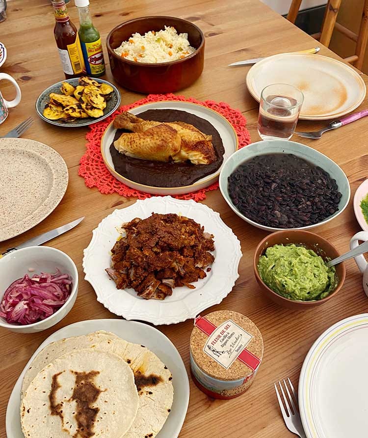 cuisine mexicaine maison mole cochinita pibil frijoles de olla guacamole