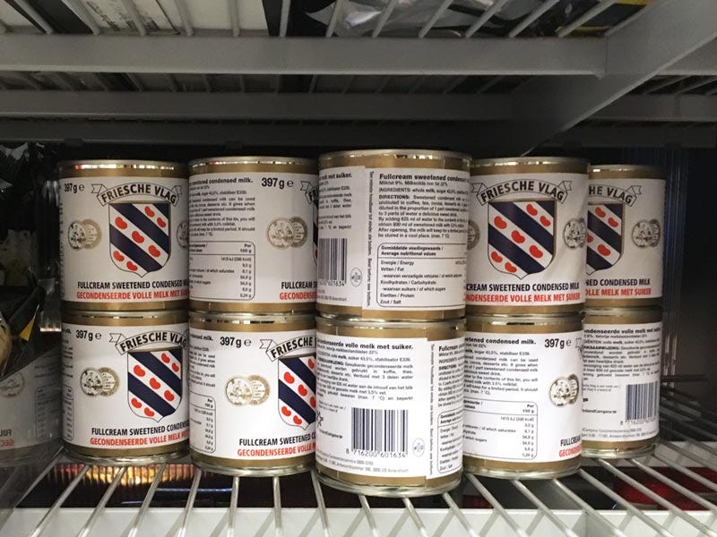 Leite condensado no supermercado na Holanda Leite condensado no supermercado na Holanda