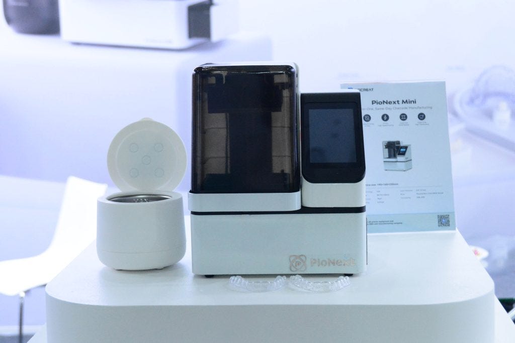 The PioNext Mini Dental 3D printer. Photo via PioCreat.