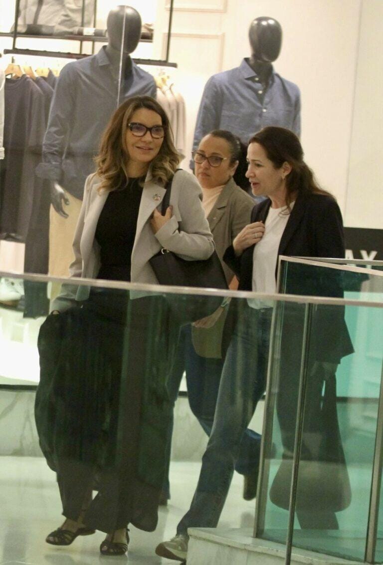 Janja clicada em shopping no RJ