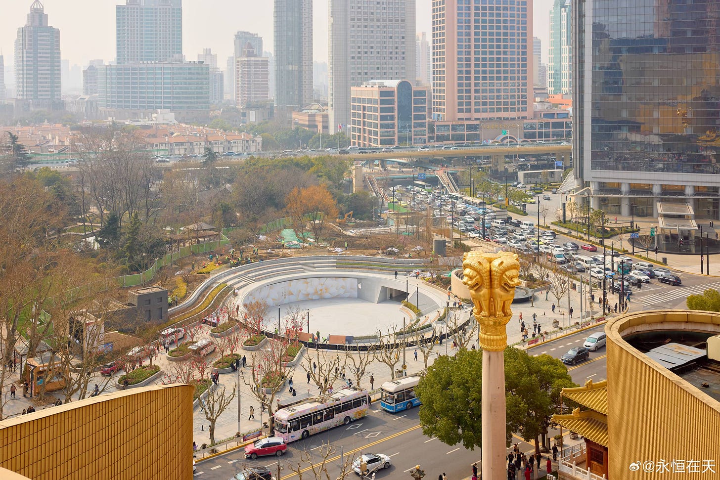 Apple Jing’an viewed from the Jing’an Temple side. Apple Jing’an viewed from the Jing’an Temple side.