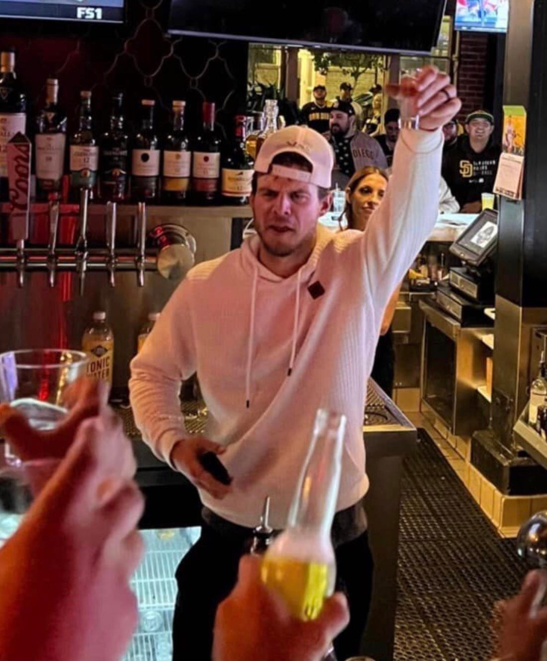 SanDiegoVille: San Diego Padres Player Goes To East Village Bar, Buys Fans  Drinks & Celebrates After Historic Win