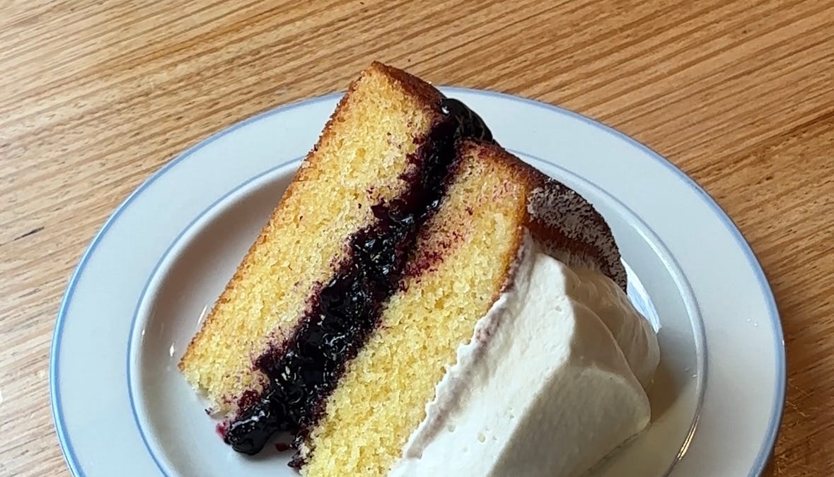Elderflower blackcurrant cake - by Jenny Osipova