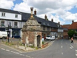 File:Little Walsingham, village square 1.JPG