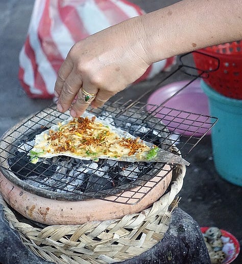 Vietnamese grilled pizzas