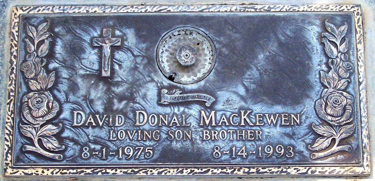 Larger memorial image loading...