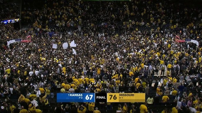 Missouri fans storm court after upsetting No. 1 Kansas 😳 | ESPN College  Basketball