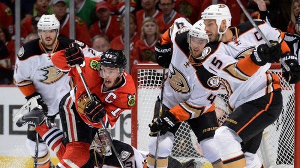 jonathan toews helps chicago blackhawks win game 7 stanley cup finals 2015 jonathan toews helps chicago blackhawks win game 7 stanley cup finals 2015