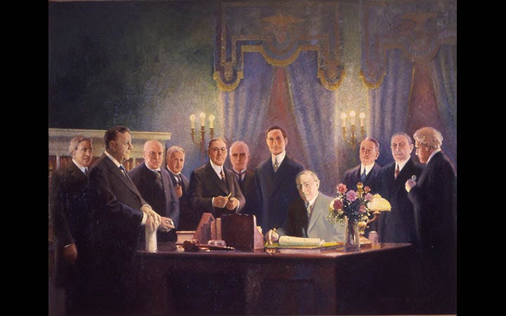 <p>President Wilson signing the Federal Reserve Act </p> <p>President Wilson signing the Federal Reserve Act </p>