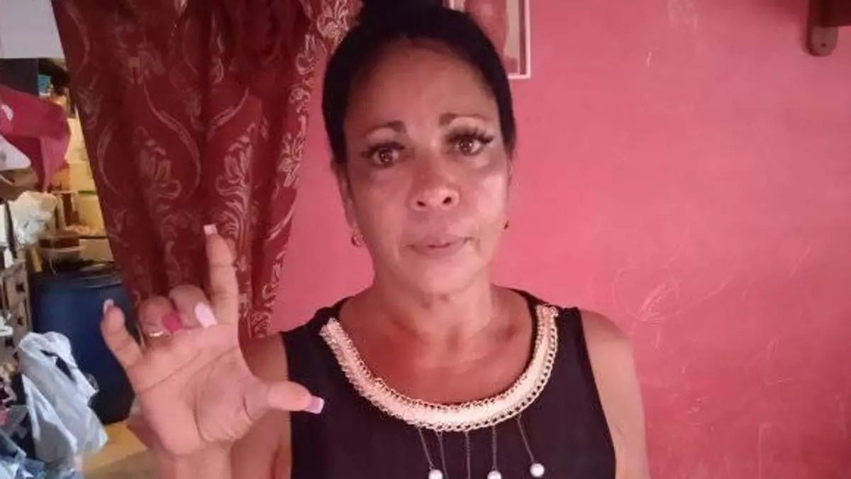 A person making a hand gesture

AI-generated content may be incorrect.