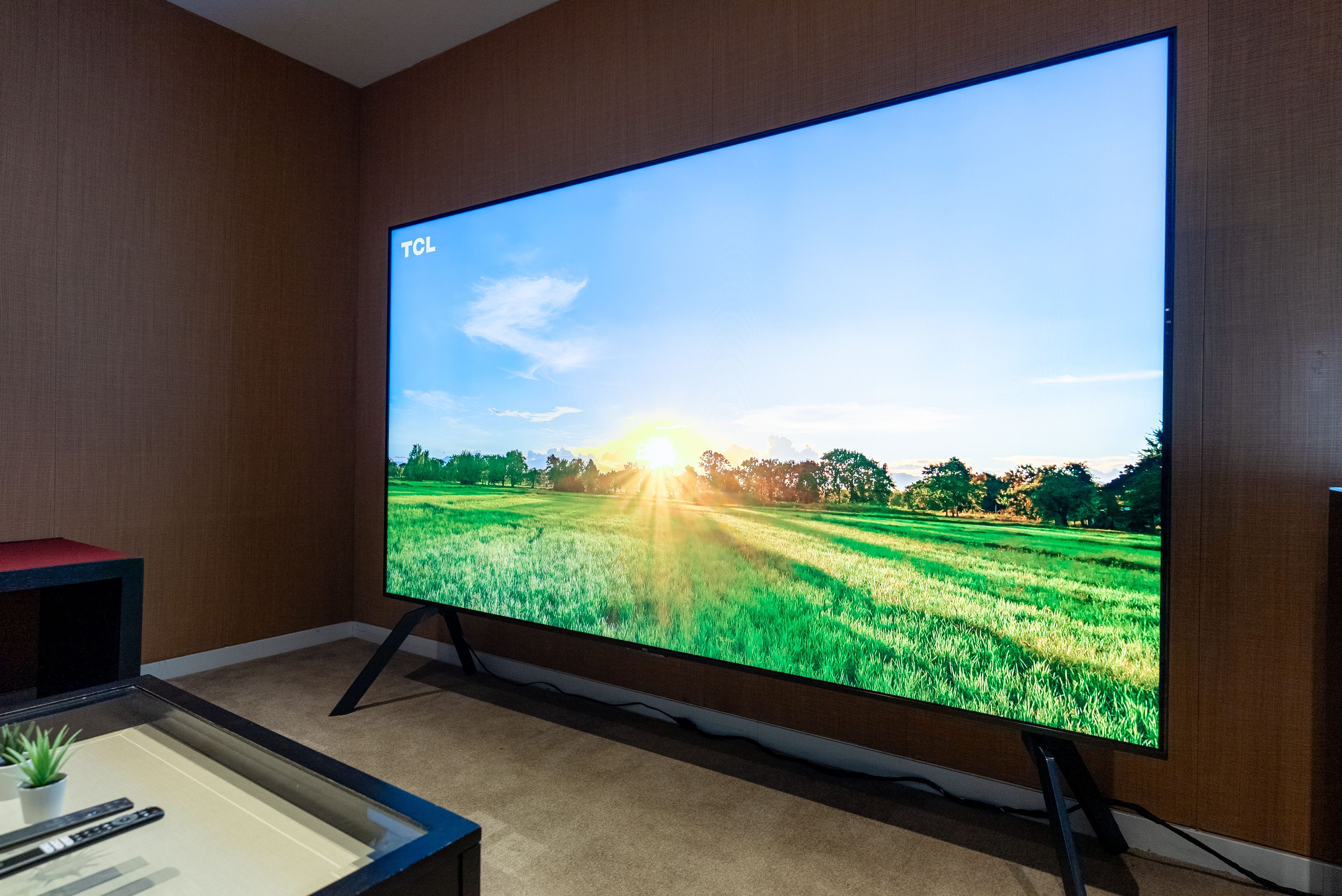 TCL 2024年製モデル TCL's QLED TV is the biggest and brightest at CES 2024