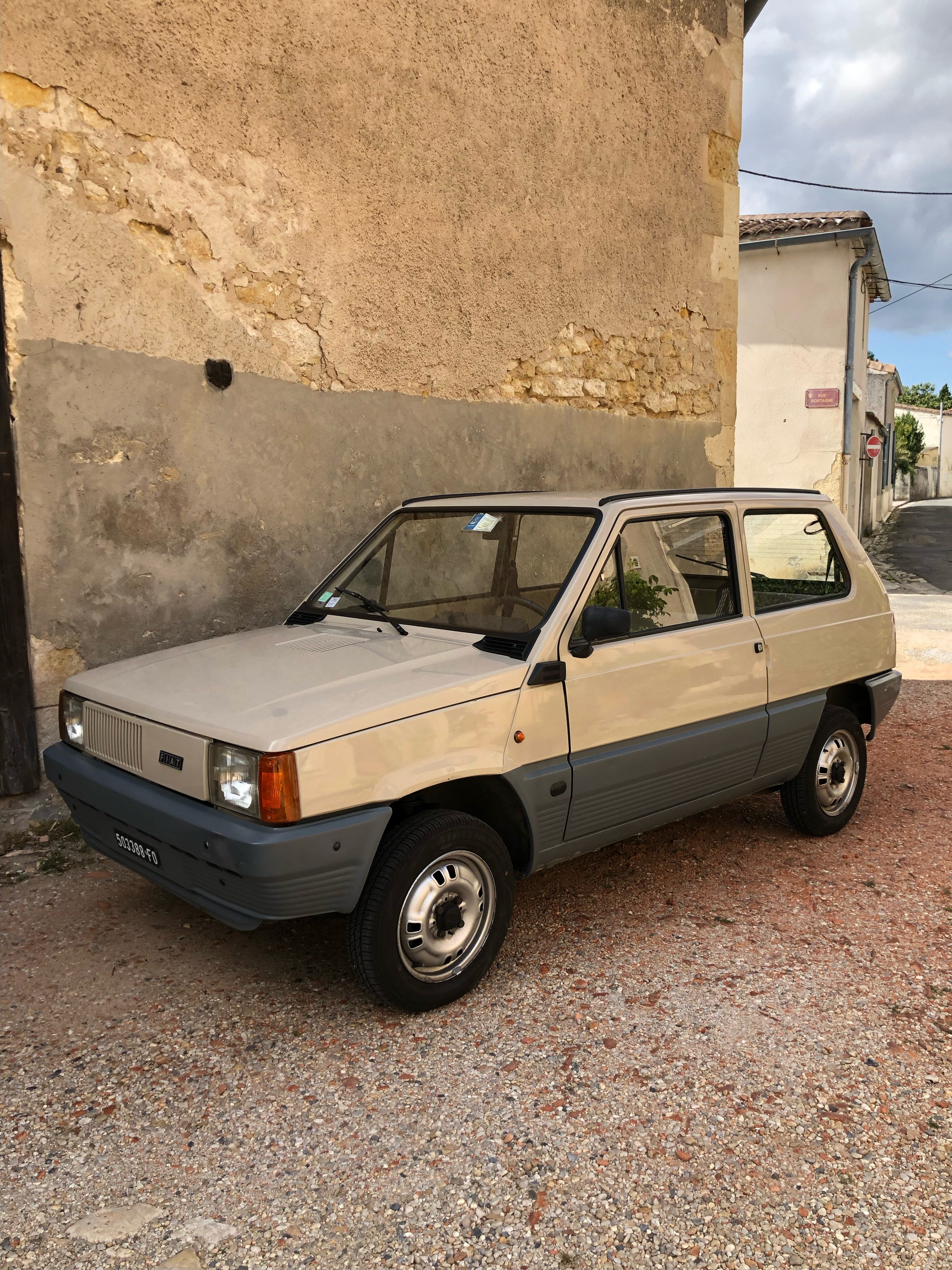 FIAT Panda OWNER'S BIBLE フィアット パンダ The Panda - by The Timbuktu Review and Matt Hranek