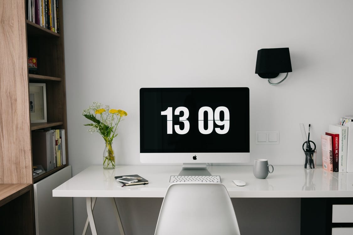 Free Silver Imac on Desk Stock Photo