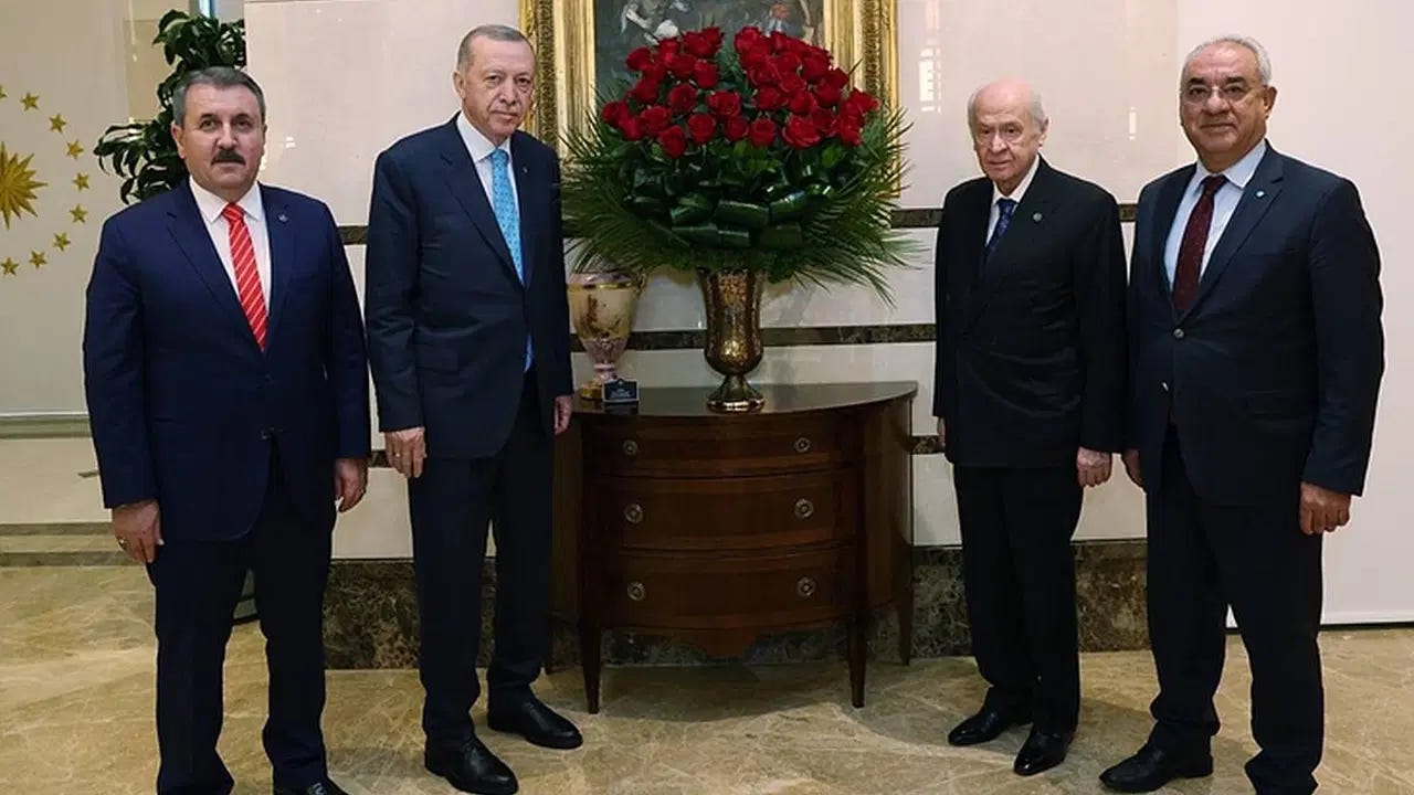 Cumhur İttifakı'nı destekleyen partiden Bahçeli'ye 'Öcalan' çıkışı: 'En hafif deyimiyle milletin aklıyla alay etmek demektir' Cumhur İttifakı'nı destekleyen partiden Bahçeli'ye 'Öcalan' çıkışı: 'En hafif deyimiyle milletin aklıyla alay etmek demektir'
