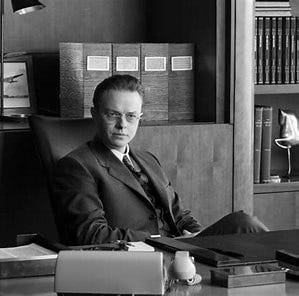 Image result for Dane DeHaan As Nichols. Size: 187 x 185. Source: culturageek.com.ar