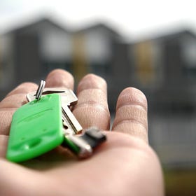 Presunzioni legali e locazioni brevi: perché il silenzio della legge impone di ammettere la prova contraria