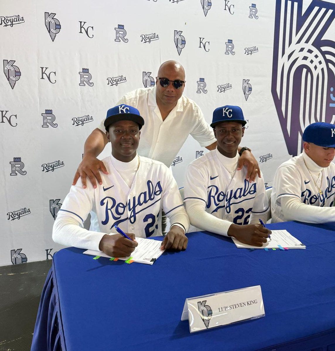 OF twin brothers Luis Ramon King and Luis Steven King officially sign with  the Kansas City Royals. Bonus deal: Luis Ramon (400k), Luis Steven (170k).  From Samana, DR, first pair of twins