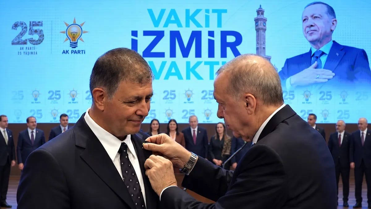 İzmir'de AK Parti dönemi! Cemil Tugay rozet taktı... "Erdoğan" sözleri: AK Parti kimsesizlerin kimsesidir