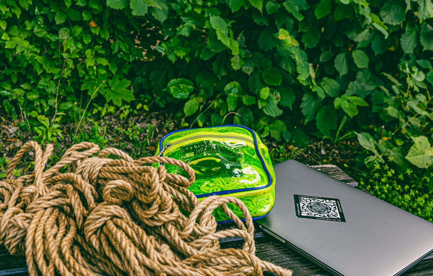 A picture of jute ropes, a blag with cotton ropes, and a laptop.