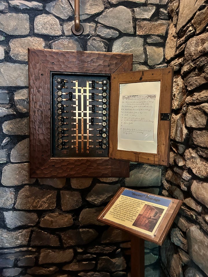 Entrance, stairs, alcove