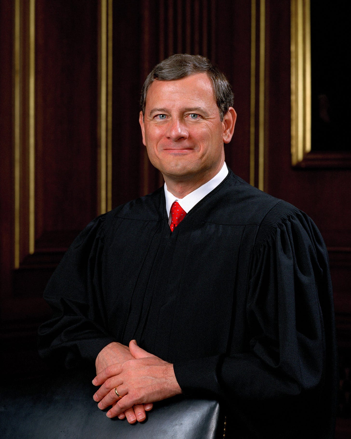 https://upload.wikimedia.org/wikipedia/commons/4/43/Official_roberts_CJ.jpg