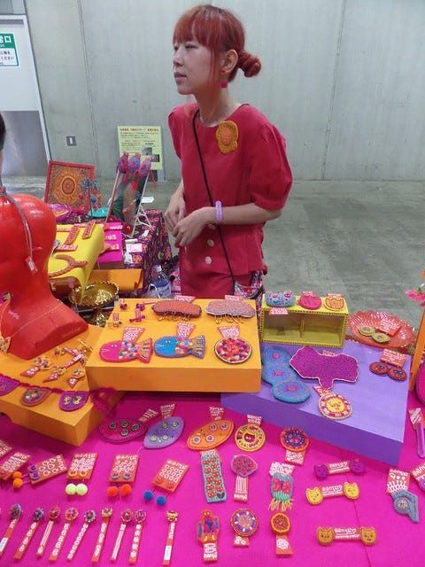 Orange and Pink Stand Orange and Pink Stand